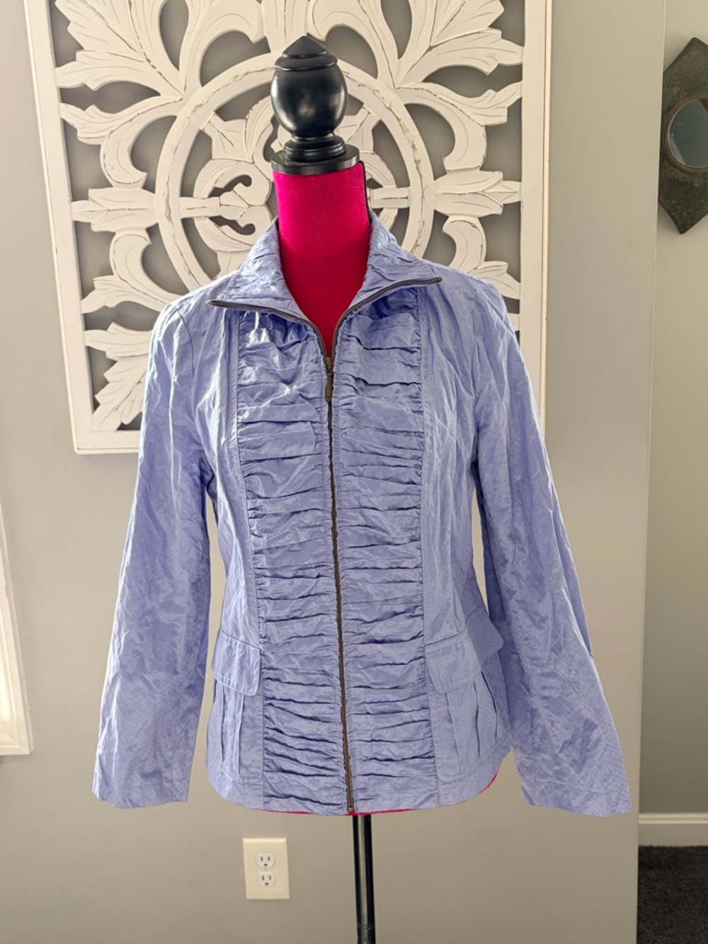 Chico’s Textured “Sally” water resistant jacket  – Size 1 (fits like a medium)